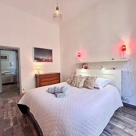 Apartament Le 22, T3 Centre Maison Carree, 2 Nîmes