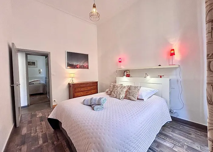 Apartment Le 22, T3 Centre Maison Carree, 2 Nimes