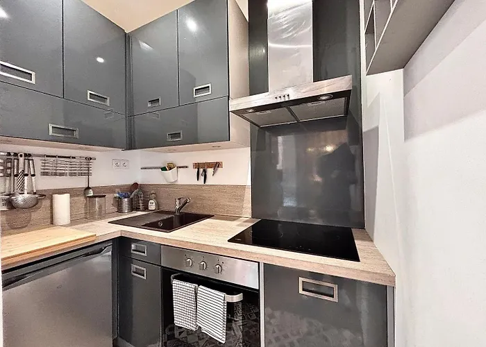 Apartment Le 22, T3 Centre Maison Carree, 2 Nimes