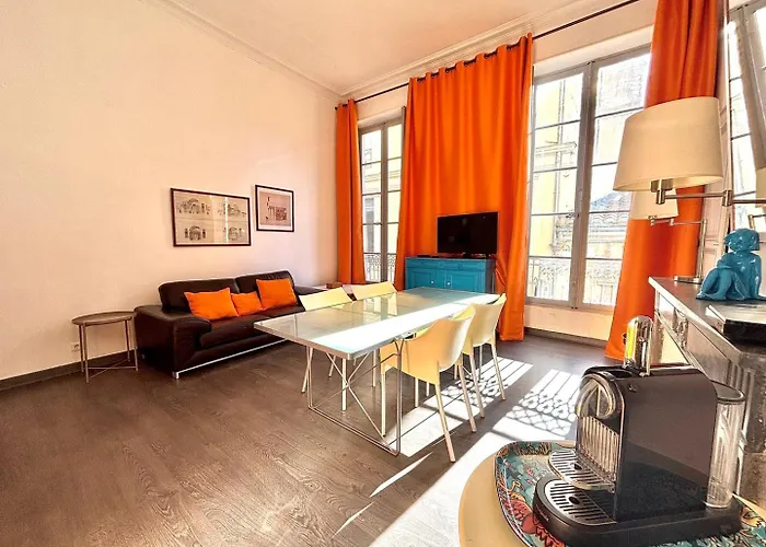 Le 22, T3 Centre Maison Carree, 2 Apartment Nimes